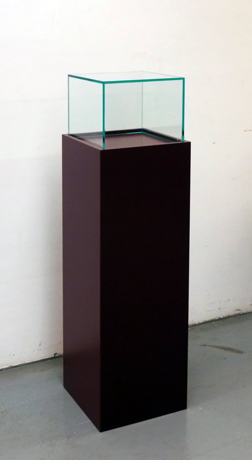 totem con teca in vetro temperato